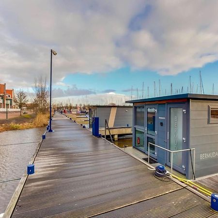 Modern Houseboat In Marina Of Volendam Hotel Kültér fotó