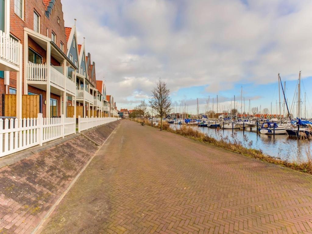 Modern Houseboat In Marina Of Volendam Hotel Kültér fotó