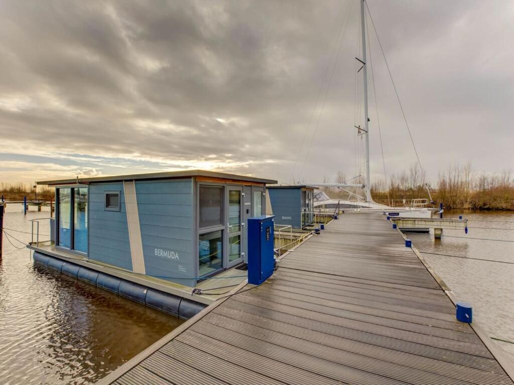 Modern Houseboat In Marina Of Volendam Hotel Kültér fotó