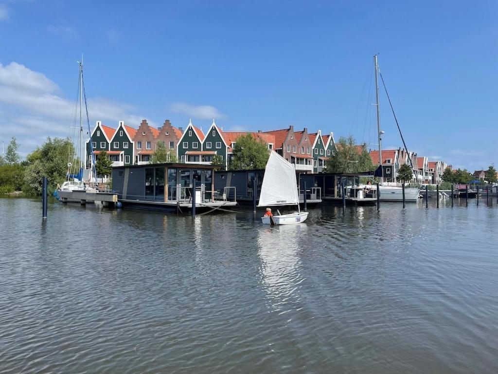 Modern Houseboat In Marina Of Volendam Hotel Kültér fotó