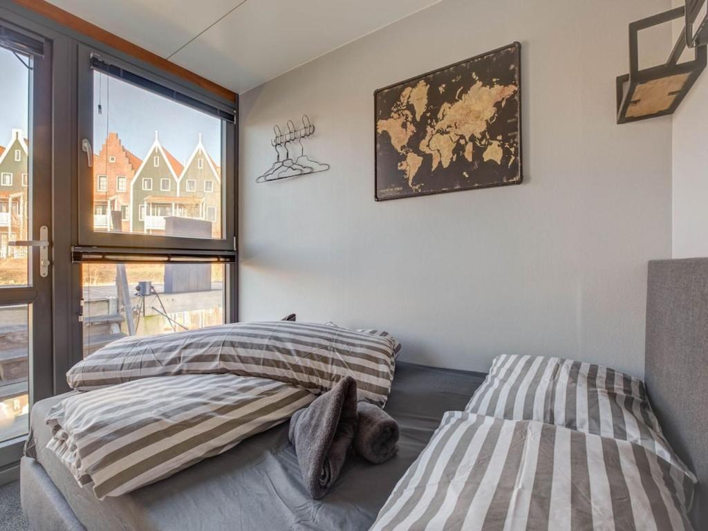 Modern Houseboat In Marina Of Volendam Hotel Kültér fotó